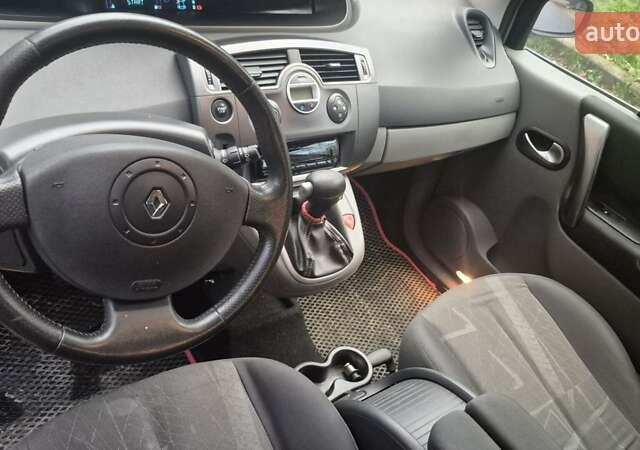 Серый Рено Megane Scenic, объемом двигателя 1.6 л и пробегом 160 тыс. км за 5000 $, фото 4 на Automoto.ua