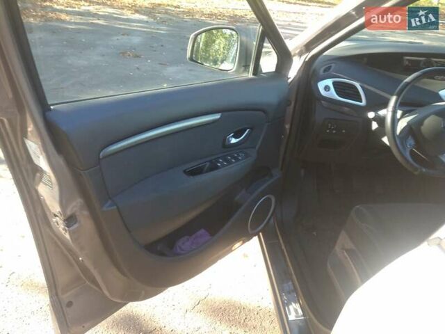 Сірий Рено Megane Scenic, об'ємом двигуна 1.87 л та пробігом 294 тис. км за 6800 $, фото 4 на Automoto.ua