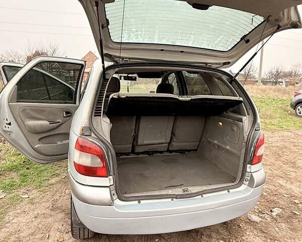 Серый Рено Megane Scenic, объемом двигателя 1.6 л и пробегом 450 тыс. км за 3500 $, фото 4 на Automoto.ua