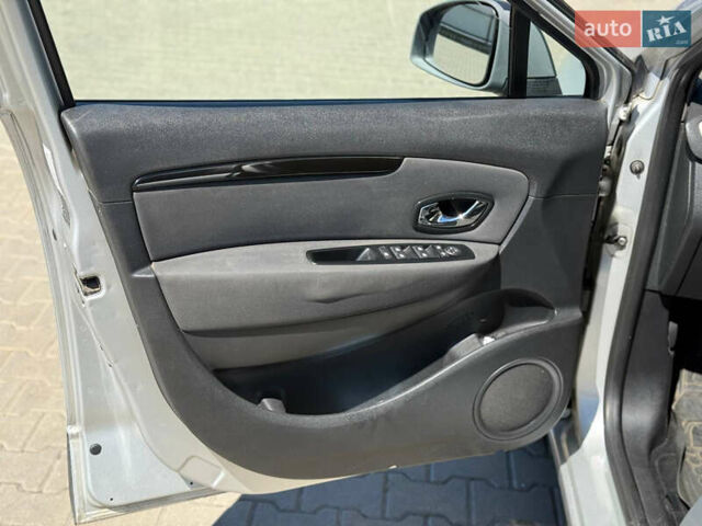 Серый Рено Megane Scenic, объемом двигателя 1.46 л и пробегом 350 тыс. км за 7000 $, фото 9 на Automoto.ua