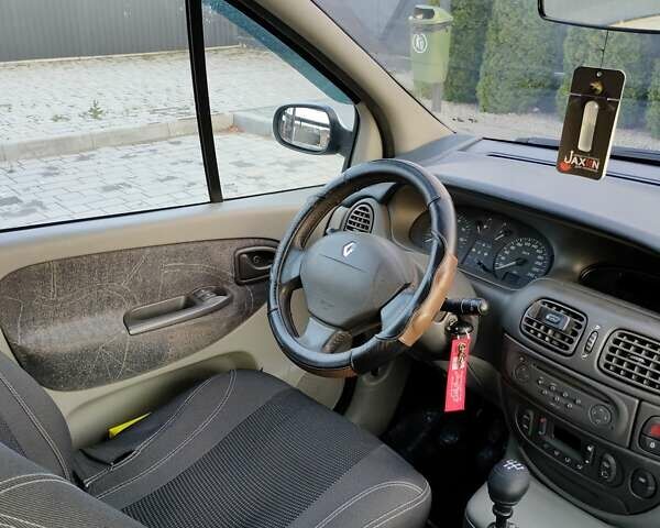Серый Рено Megane Scenic, объемом двигателя 1.6 л и пробегом 258 тыс. км за 3000 $, фото 12 на Automoto.ua