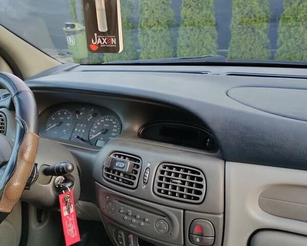 Серый Рено Megane Scenic, объемом двигателя 1.6 л и пробегом 258 тыс. км за 3000 $, фото 9 на Automoto.ua