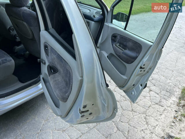 Серый Рено Megane Scenic, объемом двигателя 1.87 л и пробегом 222 тыс. км за 2500 $, фото 24 на Automoto.ua