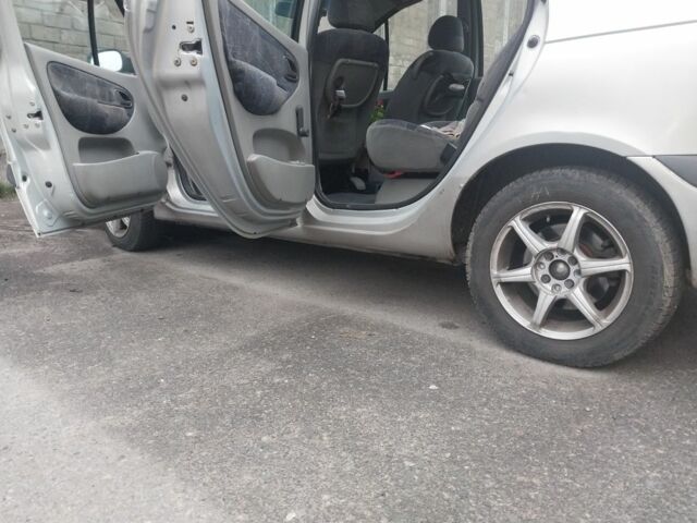 Серый Рено Megane Scenic, объемом двигателя 1.9 л и пробегом 335 тыс. км за 3300 $, фото 6 на Automoto.ua