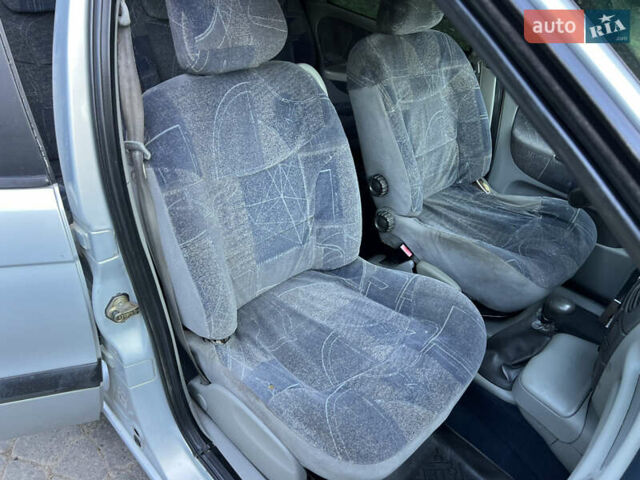 Серый Рено Megane Scenic, объемом двигателя 1.87 л и пробегом 222 тыс. км за 2500 $, фото 18 на Automoto.ua