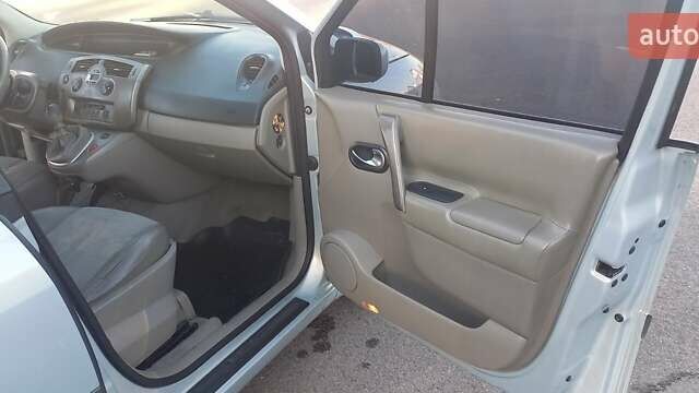 Серый Рено Megane Scenic, объемом двигателя 1.9 л и пробегом 277 тыс. км за 4400 $, фото 8 на Automoto.ua