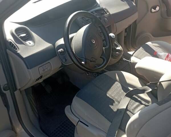 Серый Рено Megane Scenic, объемом двигателя 1.6 л и пробегом 220 тыс. км за 4300 $, фото 8 на Automoto.ua