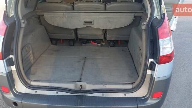 Серый Рено Megane Scenic, объемом двигателя 1.9 л и пробегом 277 тыс. км за 4400 $, фото 13 на Automoto.ua