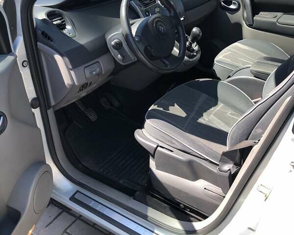 Сірий Рено Megane Scenic, об'ємом двигуна 2 л та пробігом 262 тис. км за 5100 $, фото 28 на Automoto.ua