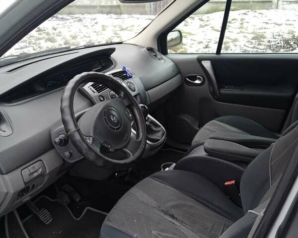 Серый Рено Megane Scenic, объемом двигателя 1.9 л и пробегом 390 тыс. км за 4700 $, фото 11 на Automoto.ua