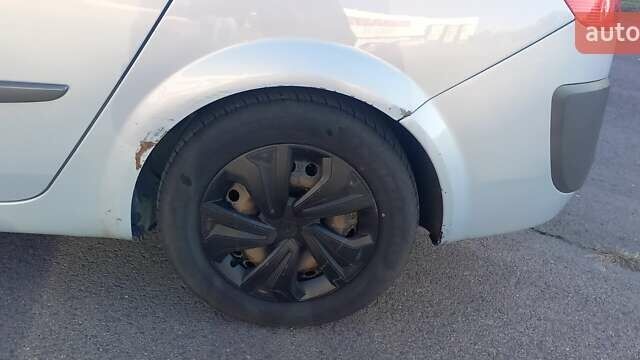 Серый Рено Megane Scenic, объемом двигателя 1.9 л и пробегом 277 тыс. км за 4400 $, фото 6 на Automoto.ua