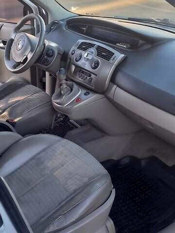 Серый Рено Megane Scenic, объемом двигателя 1.9 л и пробегом 277 тыс. км за 4400 $, фото 11 на Automoto.ua