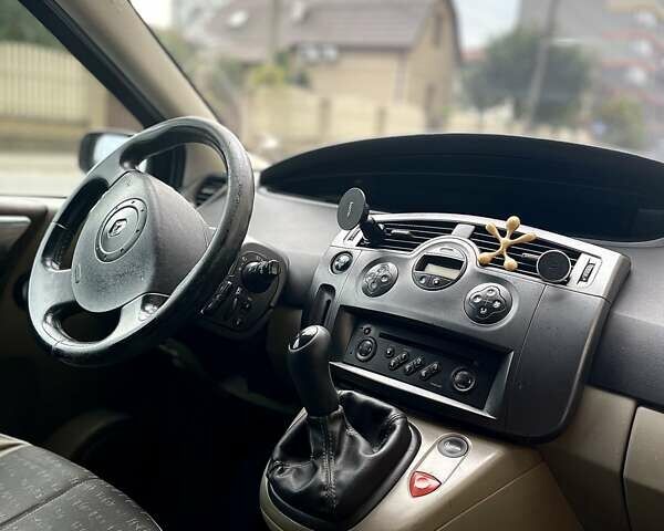 Серый Рено Megane Scenic, объемом двигателя 1.6 л и пробегом 293 тыс. км за 4200 $, фото 7 на Automoto.ua