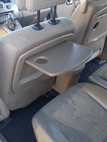 Серый Рено Megane Scenic, объемом двигателя 1.9 л и пробегом 277 тыс. км за 4400 $, фото 10 на Automoto.ua