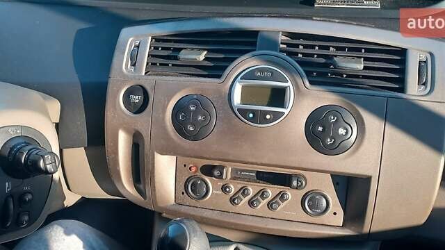 Серый Рено Megane Scenic, объемом двигателя 1.9 л и пробегом 277 тыс. км за 4400 $, фото 14 на Automoto.ua