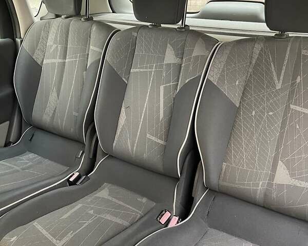 Сірий Рено Megane Scenic, об'ємом двигуна 1.6 л та пробігом 231 тис. км за 4600 $, фото 9 на Automoto.ua