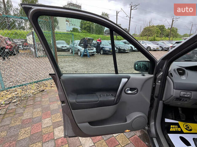 Сірий Рено Megane Scenic, об'ємом двигуна 1.6 л та пробігом 270 тис. км за 4700 $, фото 14 на Automoto.ua