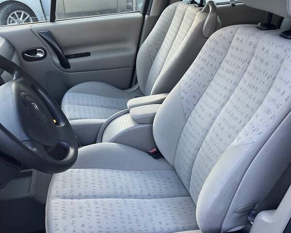 Сірий Рено Megane Scenic, об'ємом двигуна 1.6 л та пробігом 104 тис. км за 4900 $, фото 6 на Automoto.ua