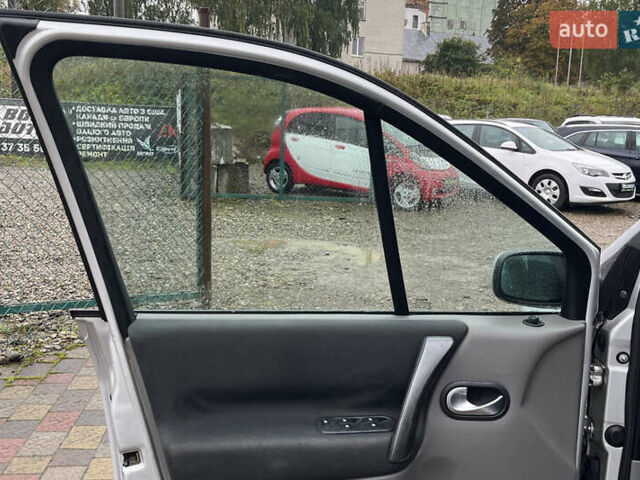 Сірий Рено Megane Scenic, об'ємом двигуна 2 л та пробігом 95 тис. км за 4650 $, фото 9 на Automoto.ua