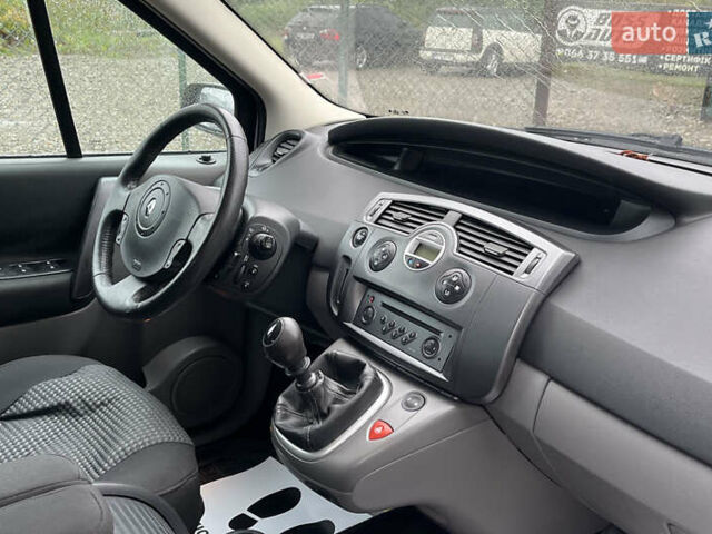 Сірий Рено Megane Scenic, об'ємом двигуна 2 л та пробігом 95 тис. км за 4650 $, фото 23 на Automoto.ua