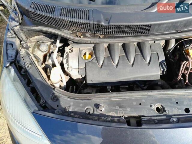 Серый Рено Megane Scenic, объемом двигателя 1.6 л и пробегом 250 тыс. км за 4800 $, фото 19 на Automoto.ua