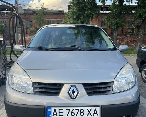 Серый Рено Megane Scenic, объемом двигателя 1.6 л и пробегом 104 тыс. км за 4900 $, фото 14 на Automoto.ua