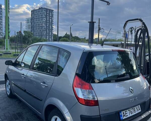 Серый Рено Megane Scenic, объемом двигателя 1.6 л и пробегом 104 тыс. км за 4900 $, фото 2 на Automoto.ua