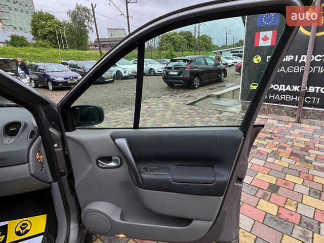 Сірий Рено Megane Scenic, об'ємом двигуна 1.6 л та пробігом 270 тис. км за 4700 $, фото 21 на Automoto.ua