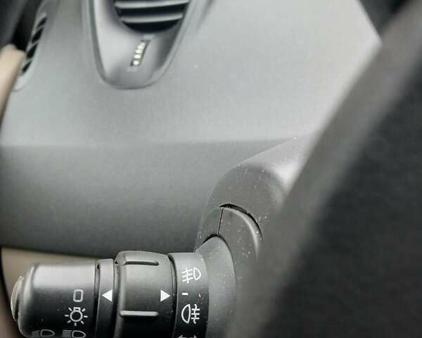 Сірий Рено Megane Scenic, об'ємом двигуна 1.6 л та пробігом 178 тис. км за 4700 $, фото 15 на Automoto.ua