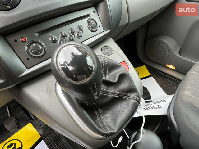 Сірий Рено Megane Scenic, об'ємом двигуна 1.6 л та пробігом 270 тис. км за 4700 $, фото 11 на Automoto.ua