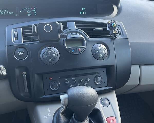 Сірий Рено Megane Scenic, об'ємом двигуна 1.6 л та пробігом 104 тис. км за 4900 $, фото 9 на Automoto.ua
