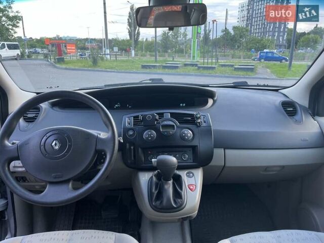 Серый Рено Megane Scenic, объемом двигателя 1.6 л и пробегом 104 тыс. км за 4900 $, фото 11 на Automoto.ua