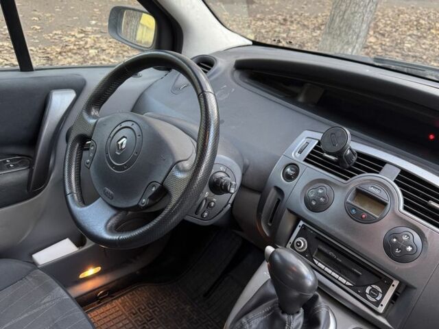 Сірий Рено Megane Scenic, об'ємом двигуна 1.6 л та пробігом 250 тис. км за 3900 $, фото 4 на Automoto.ua