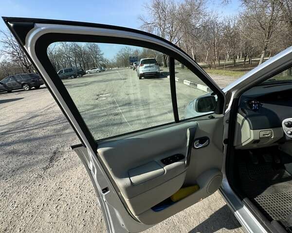 Серый Рено Megane Scenic, объемом двигателя 1.5 л и пробегом 236 тыс. км за 5400 $, фото 5 на Automoto.ua