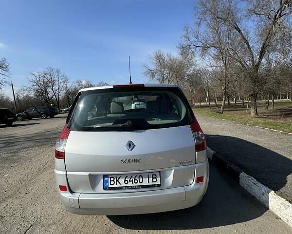 Серый Рено Megane Scenic, объемом двигателя 1.5 л и пробегом 236 тыс. км за 5400 $, фото 12 на Automoto.ua