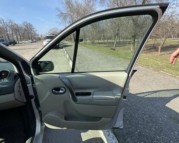 Серый Рено Megane Scenic, объемом двигателя 1.5 л и пробегом 236 тыс. км за 5400 $, фото 10 на Automoto.ua