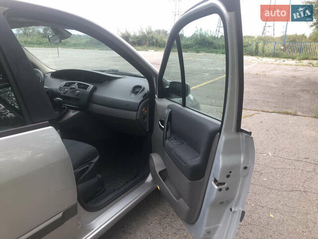 Сірий Рено Megane Scenic, об'ємом двигуна 1.6 л та пробігом 212 тис. км за 6500 $, фото 12 на Automoto.ua