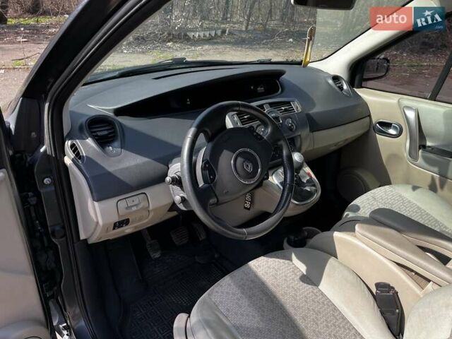 Серый Рено Megane Scenic, объемом двигателя 1.6 л и пробегом 285 тыс. км за 4500 $, фото 11 на Automoto.ua