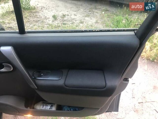 Сірий Рено Megane Scenic, об'ємом двигуна 1.46 л та пробігом 255 тис. км за 4500 $, фото 14 на Automoto.ua