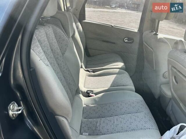 Серый Рено Megane Scenic, объемом двигателя 1.6 л и пробегом 285 тыс. км за 4500 $, фото 19 на Automoto.ua