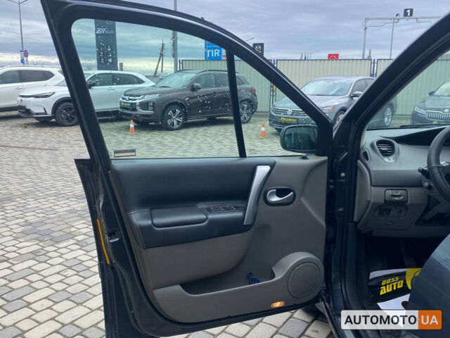 Серый Рено Megane Scenic, объемом двигателя 1.5 л и пробегом 256 тыс. км за 5999 $, фото 8 на Automoto.ua