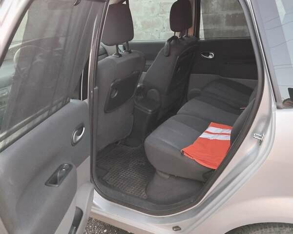 Сірий Рено Megane Scenic, об'ємом двигуна 1.5 л та пробігом 230 тис. км за 5200 $, фото 3 на Automoto.ua