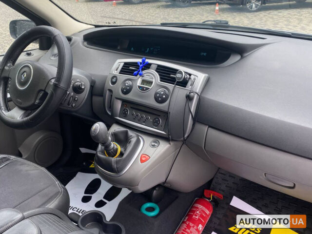 Серый Рено Megane Scenic, объемом двигателя 1.5 л и пробегом 256 тыс. км за 5999 $, фото 16 на Automoto.ua
