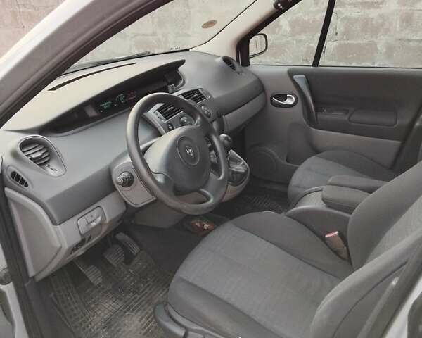 Сірий Рено Megane Scenic, об'ємом двигуна 1.5 л та пробігом 230 тис. км за 5200 $, фото 1 на Automoto.ua