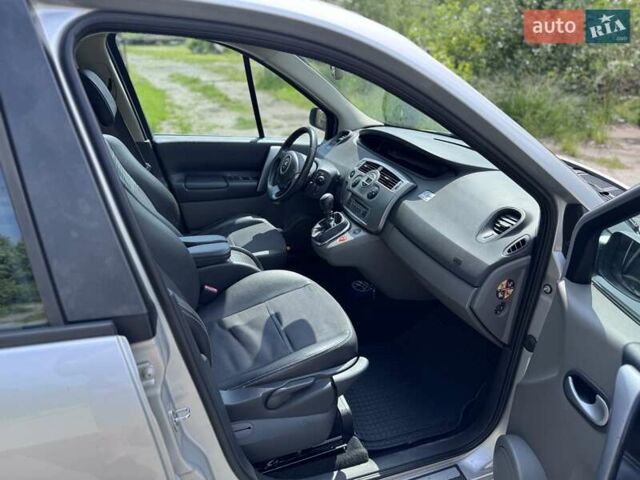 Серый Рено Megane Scenic, объемом двигателя 1.5 л и пробегом 231 тыс. км за 4600 $, фото 12 на Automoto.ua