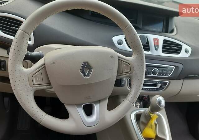 Серый Рено Megane Scenic, объемом двигателя 1.46 л и пробегом 240 тыс. км за 7900 $, фото 66 на Automoto.ua