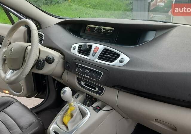 Серый Рено Megane Scenic, объемом двигателя 1.46 л и пробегом 240 тыс. км за 7900 $, фото 111 на Automoto.ua