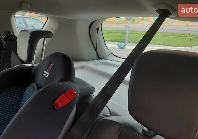 Серый Рено Megane Scenic, объемом двигателя 1.46 л и пробегом 240 тыс. км за 7900 $, фото 54 на Automoto.ua