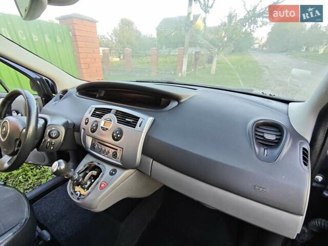 Серый Рено Megane Scenic, объемом двигателя 1.5 л и пробегом 302 тыс. км за 2900 $, фото 18 на Automoto.ua