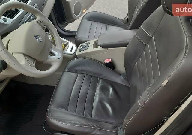 Серый Рено Megane Scenic, объемом двигателя 1.46 л и пробегом 240 тыс. км за 7900 $, фото 69 на Automoto.ua